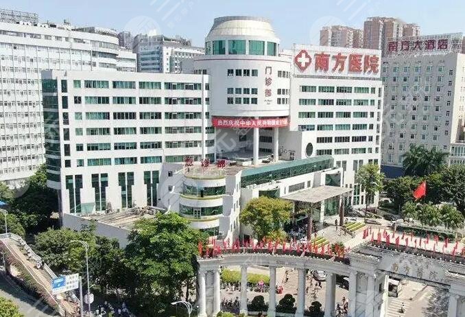 南方医院种植牙医生介绍：吴补领、邵龙泉技术怎样？一颗多少钱？